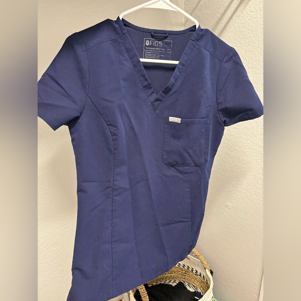 FIGS Catarina Slim Scrub Top